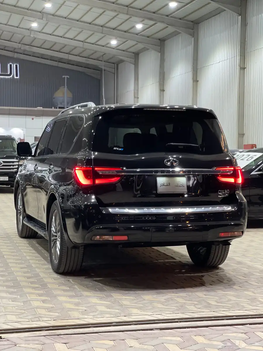 إنفينيتي QX80 2019 اسود داخل جملي 2