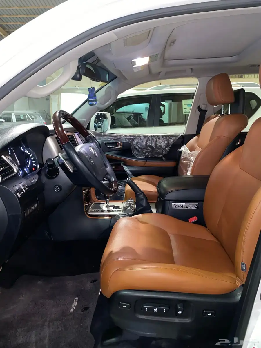 للبيع لكزس LX570DD فل كامل 2014 عبداللطيف عداد قليل 89 الف 11