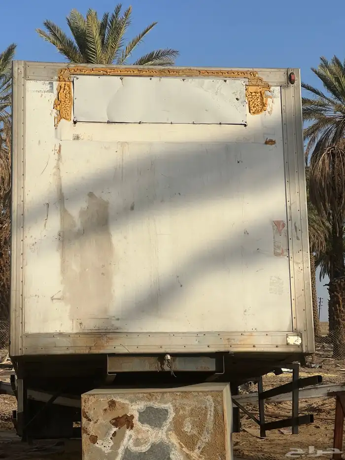 صندوق ثلاجة كان عليها جهاز تجميد تبريد وفكيته 2