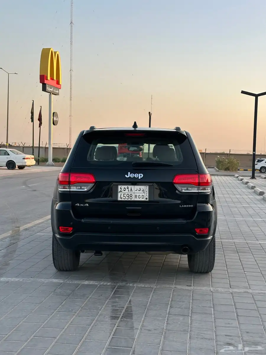 جراند شروكي لاريدو دبل 3