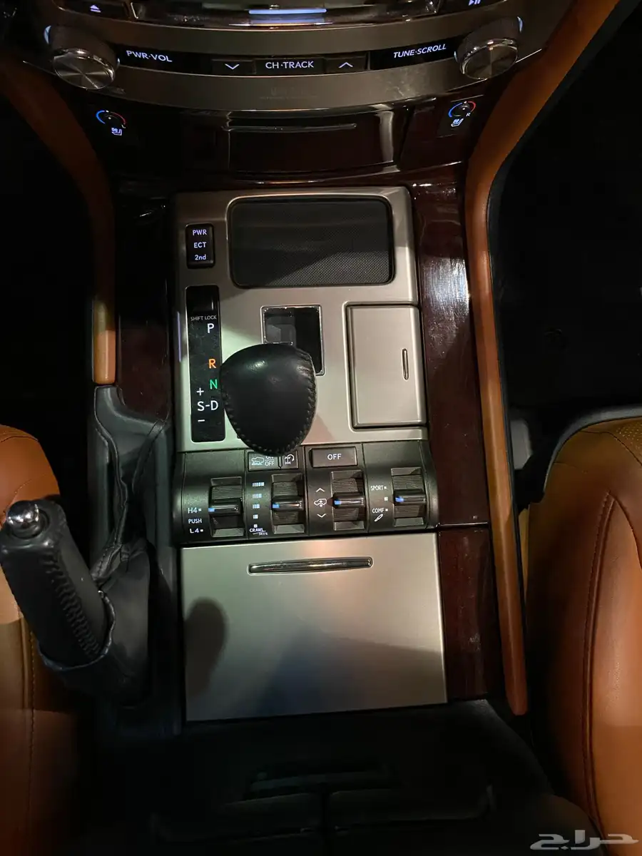 للبيع لكزس LX570DD فل كامل 2014 عبداللطيف عداد قليل 89 الف 20