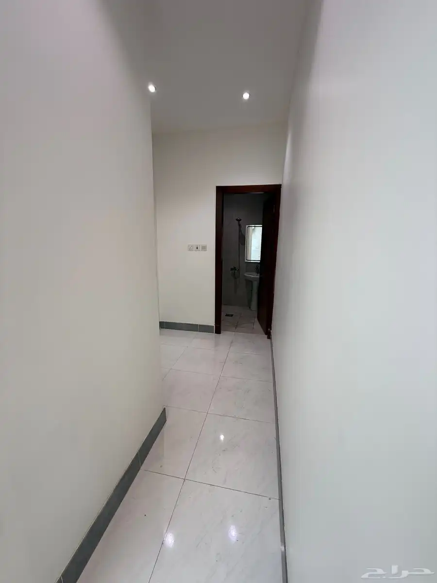 للبيع فلل الإسكان حي بن بطي وتاره طريق ابها الخميس 11