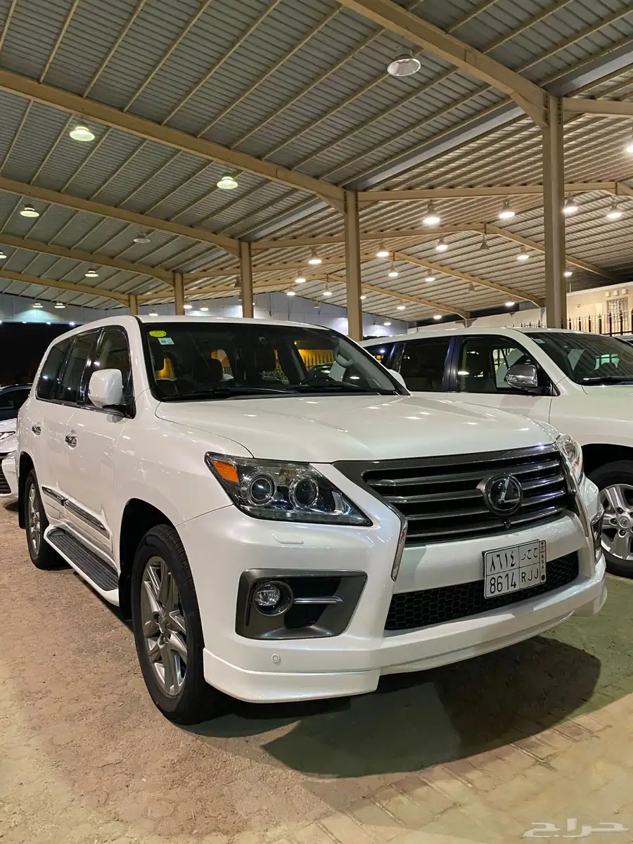 للبيع لكزس LX570DD فل كامل 2014 عبداللطيف عداد قليل 89 الف 1