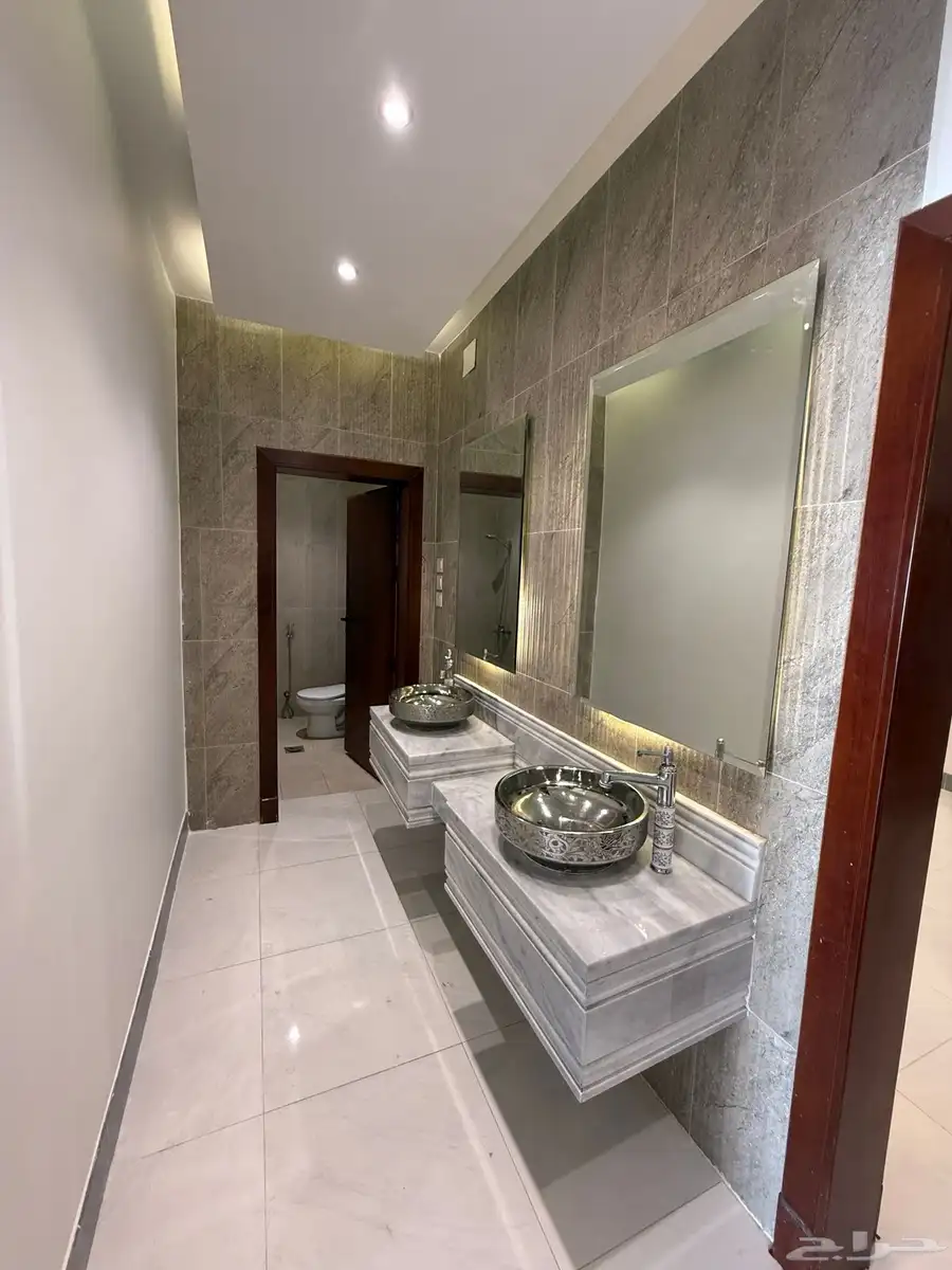 للبيع فلل الإسكان حي بن بطي وتاره طريق ابها الخميس 5