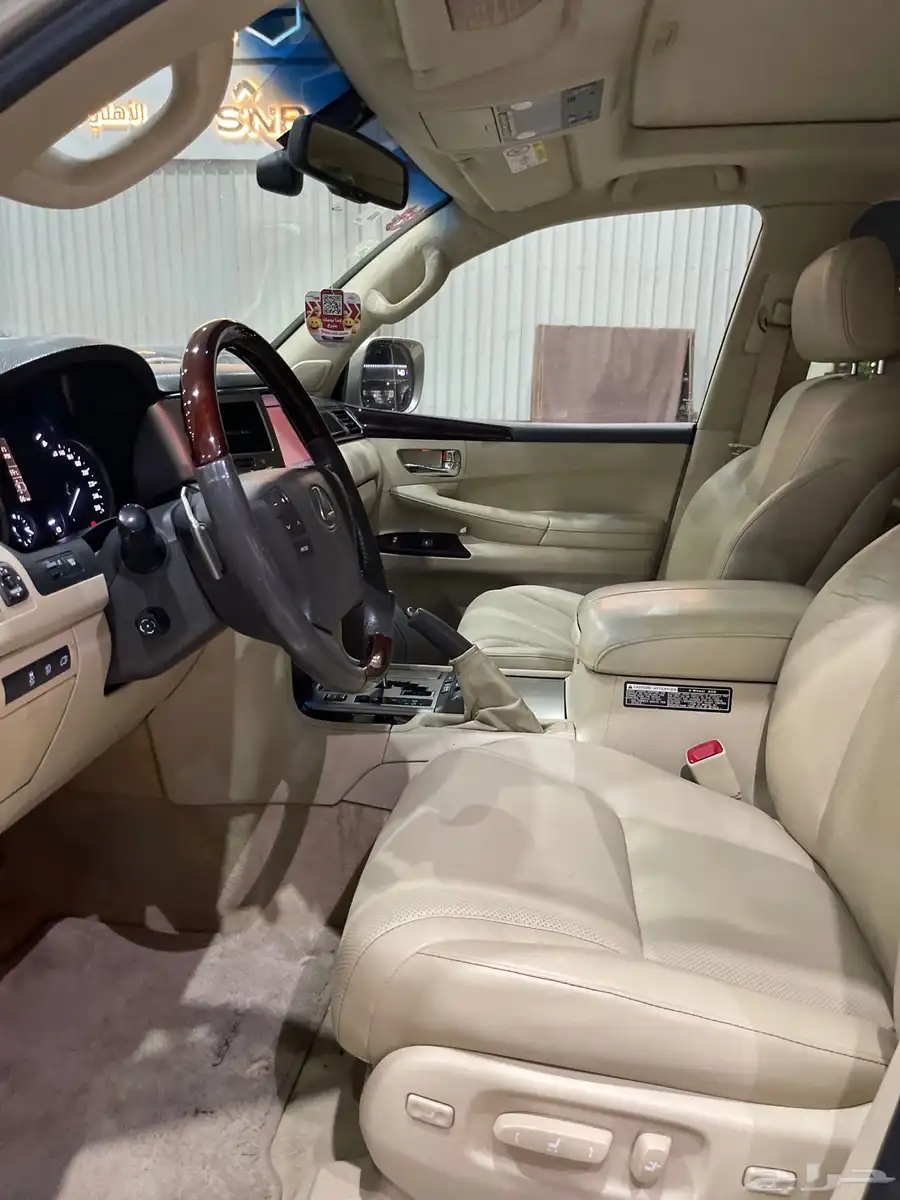 لكزس Lx570 ذهبي داخل بيج 2014 8