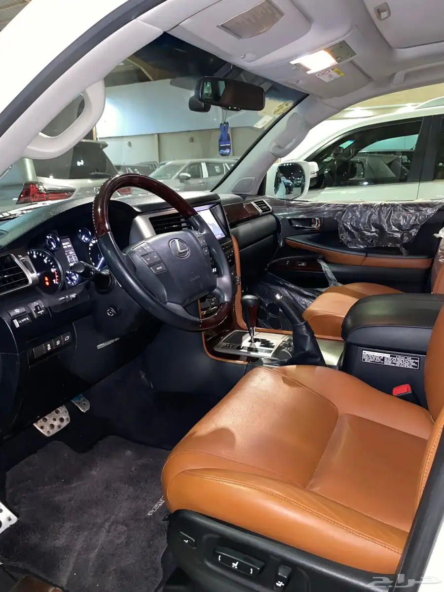 للبيع لكزس LX570DD فل كامل 2014 عبداللطيف عداد قليل 89 الف 10