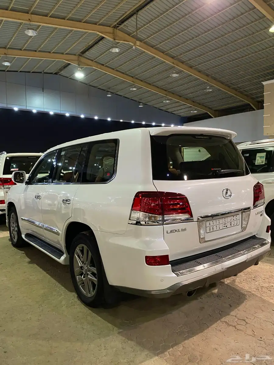 للبيع لكزس LX570DD فل كامل 2014 عبداللطيف عداد قليل 89 الف 4