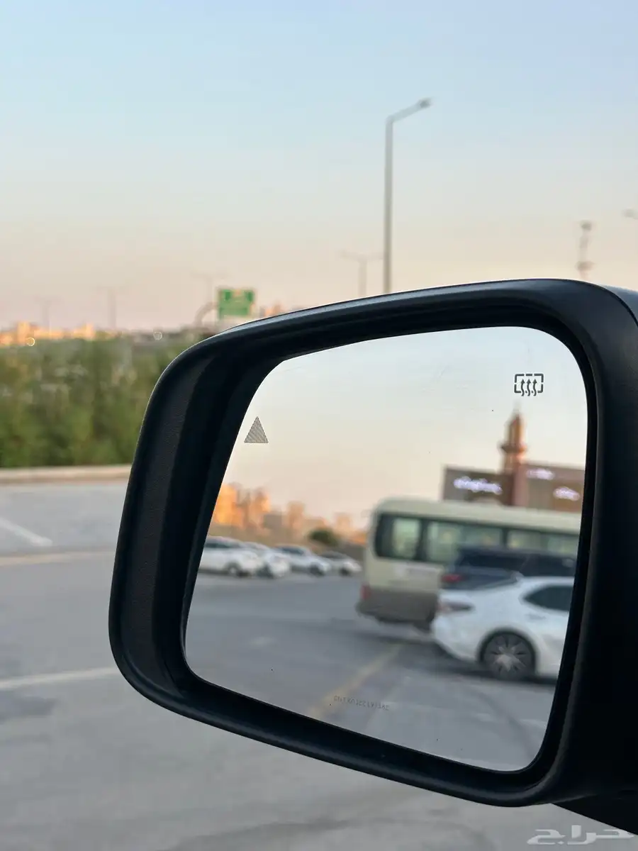 جراند شروكي لاريدو دبل 8