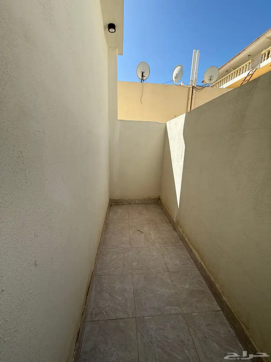 للبيع فلل الإسكان حي بن بطي وتاره طريق ابها الخميس 30