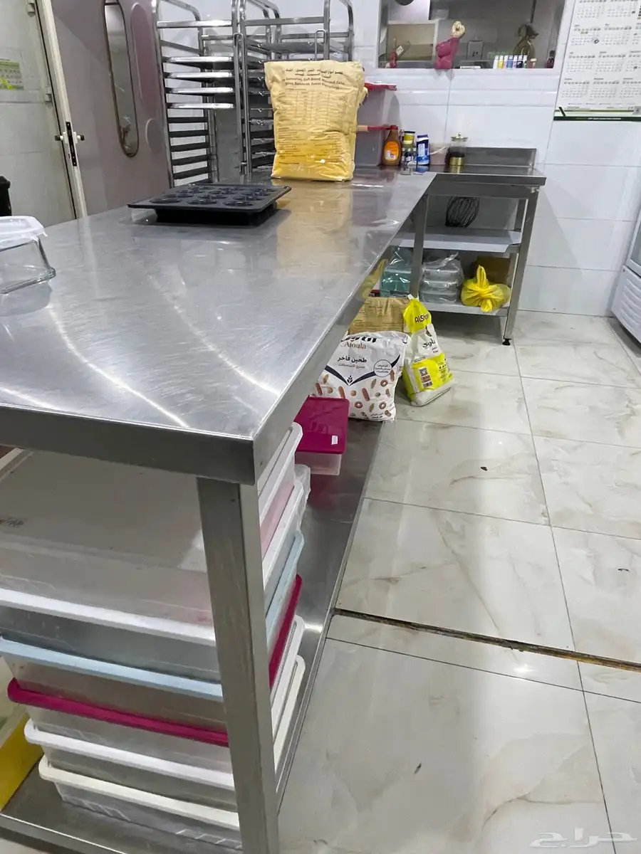 للبيع طاولات ومغسلة مطابخ ومطاعم ومخابز 0
