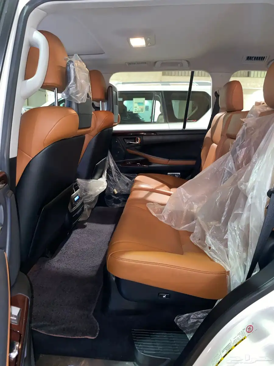 للبيع لكزس LX570DD فل كامل 2014 عبداللطيف عداد قليل 89 الف 12