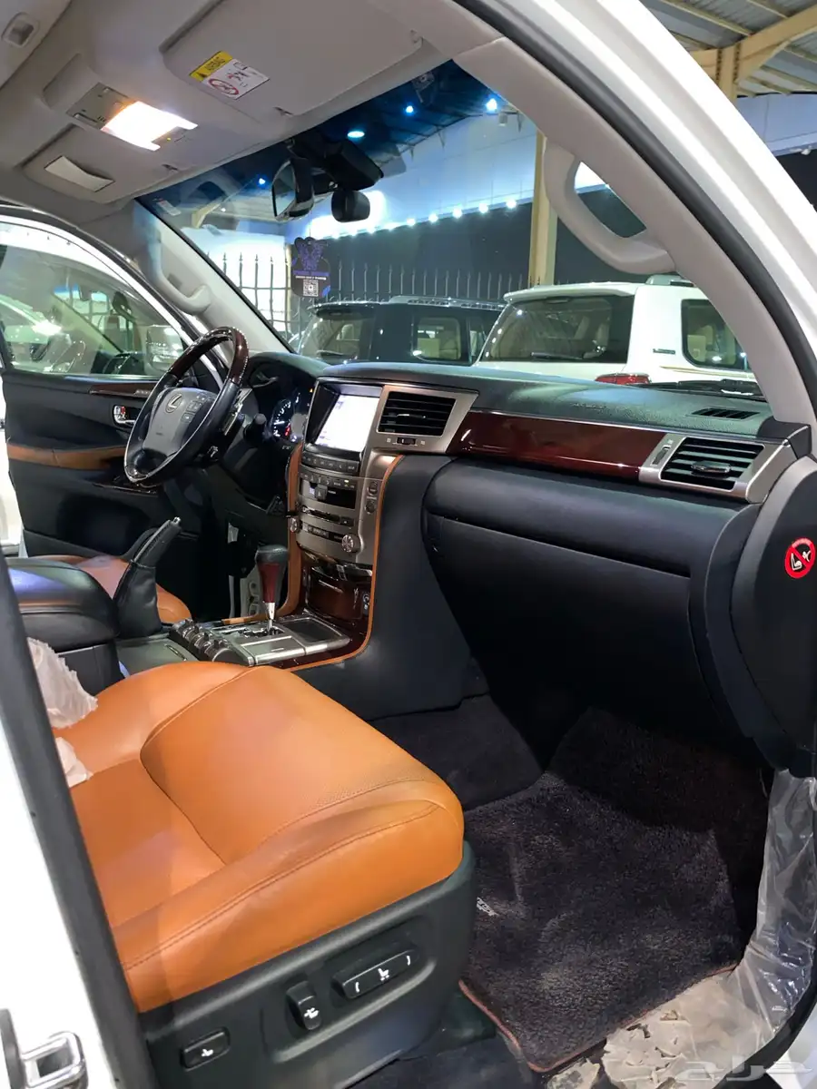 للبيع لكزس LX570DD فل كامل 2014 عبداللطيف عداد قليل 89 الف 16