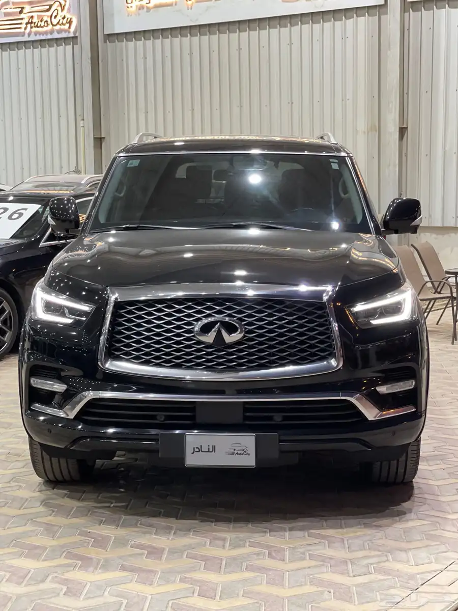 إنفينيتي QX80 2019 اسود داخل جملي 3