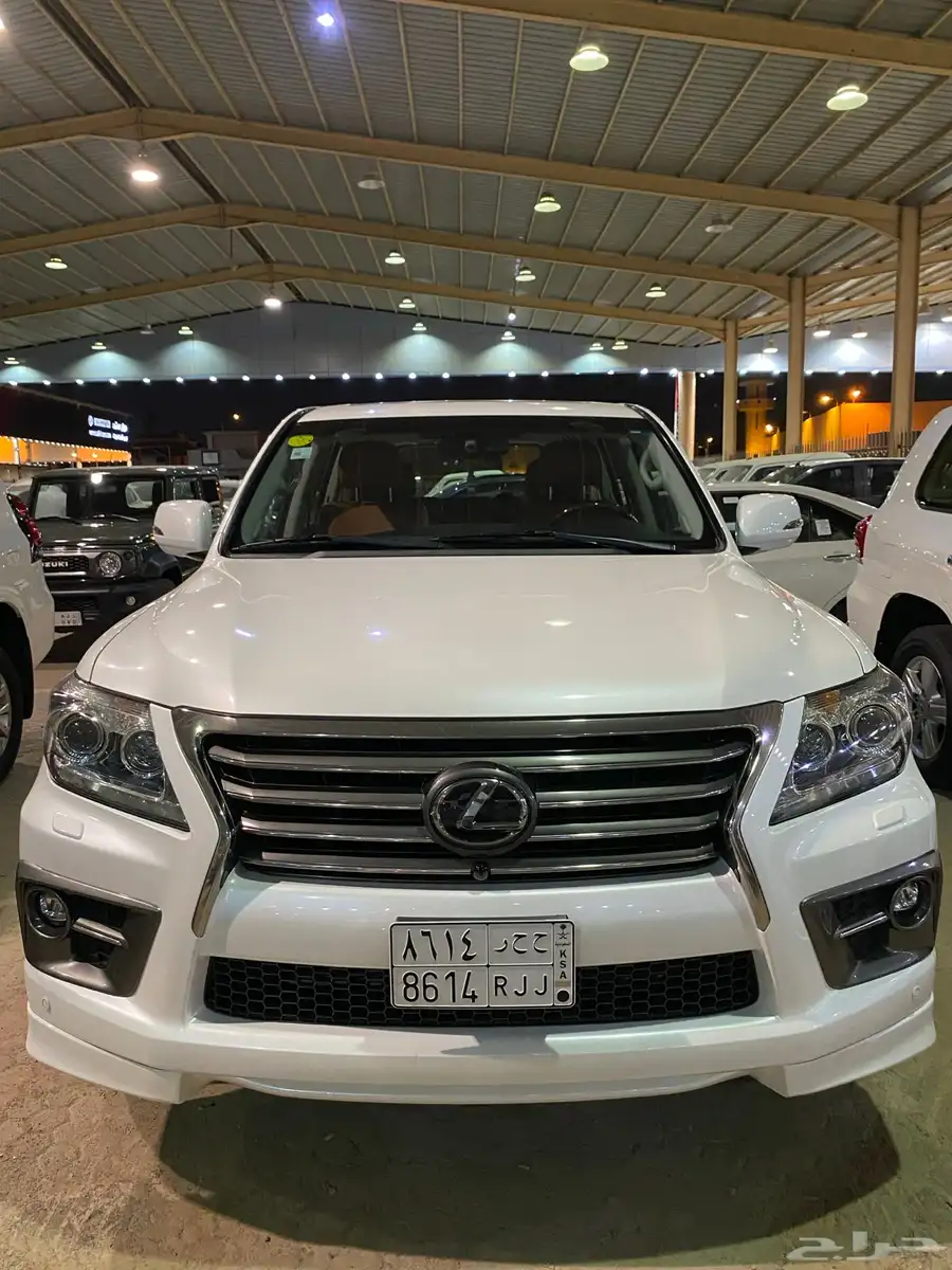 للبيع لكزس LX570DD فل كامل 2014 عبداللطيف عداد قليل 89 الف 2