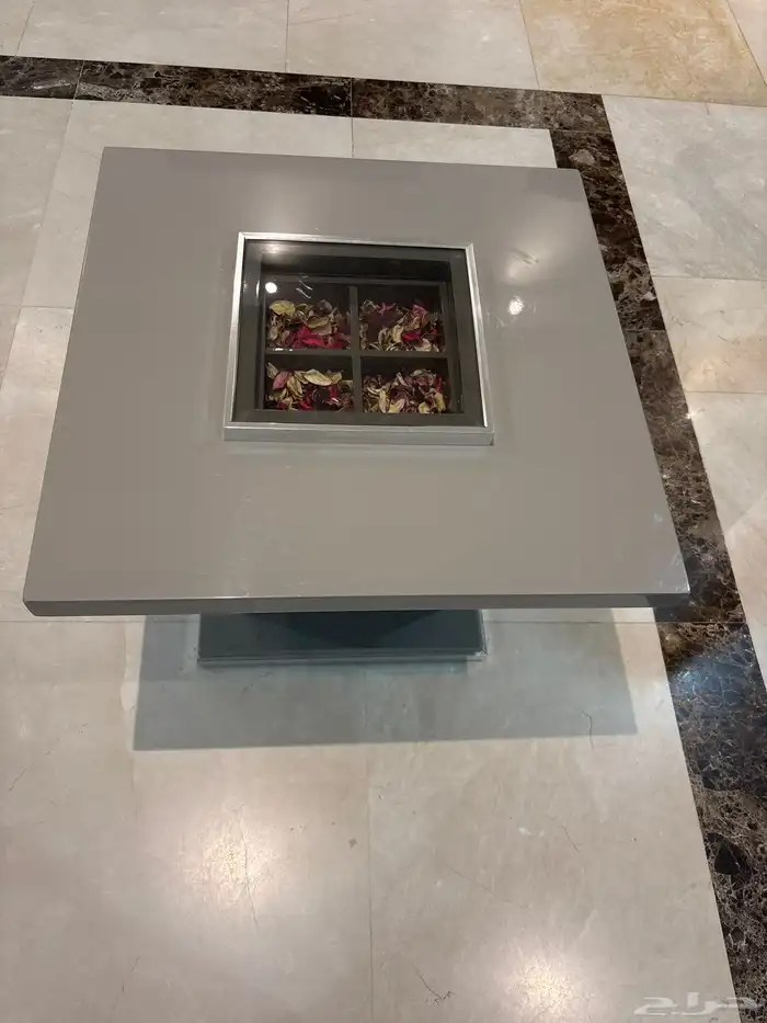 طاولتين اللون رمادي وأسود الحجم متوسط 0