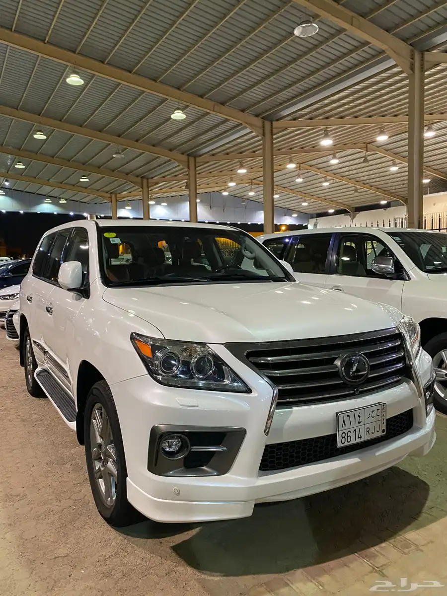 للبيع لكزس LX570DD فل كامل 2014 عبداللطيف عداد قليل 89 الف 7