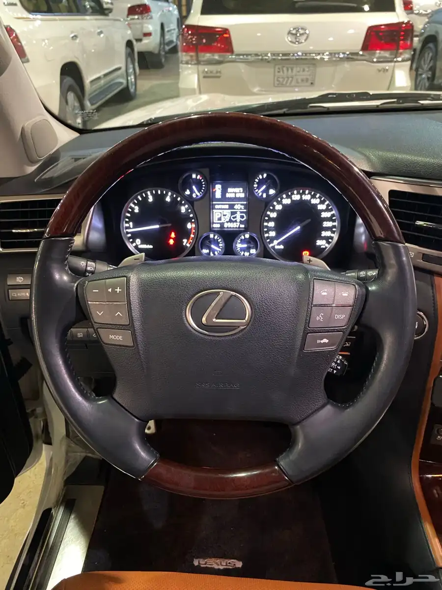 للبيع لكزس LX570DD فل كامل 2014 عبداللطيف عداد قليل 89 الف 17