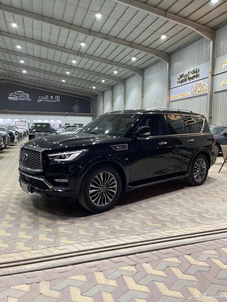 إنفينيتي QX80 2019 اسود داخل جملي 1