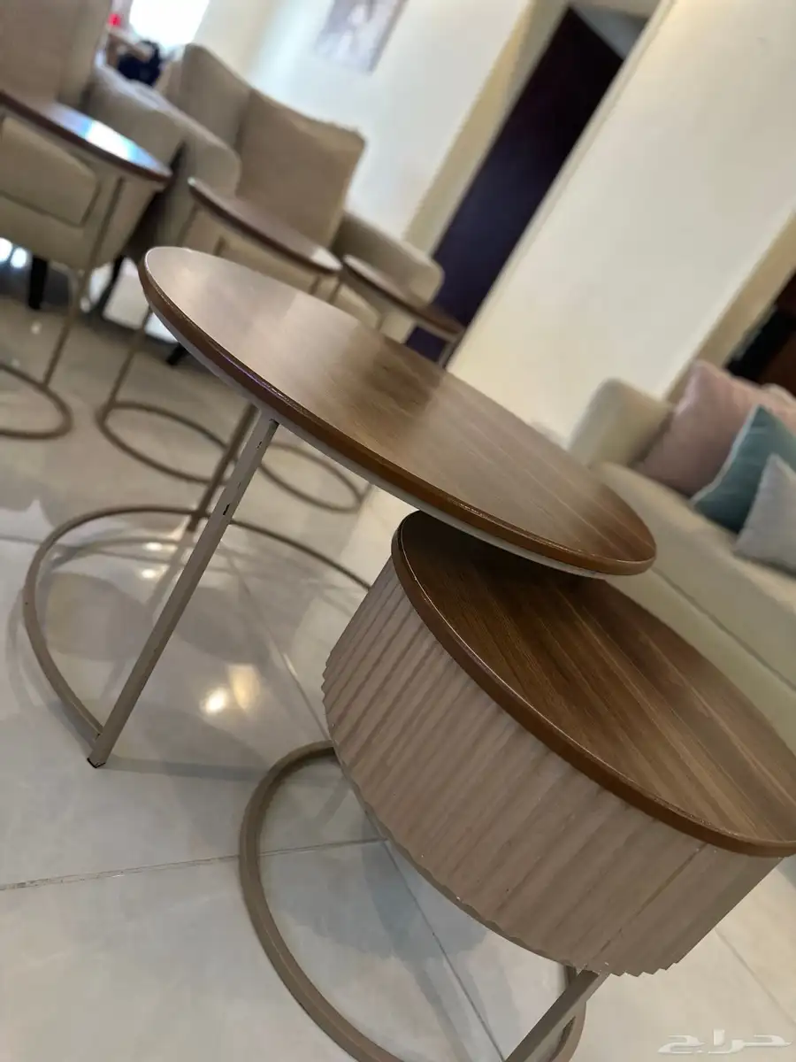 طاولة وسط مع خدمه 3