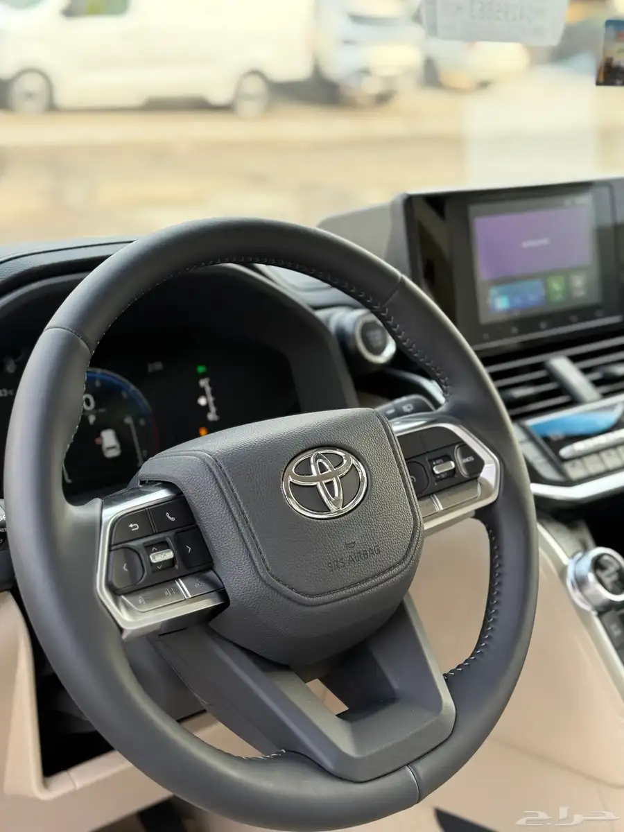 تايوتا لاندكروزر 2025 GXR L1 رقم واحد 10