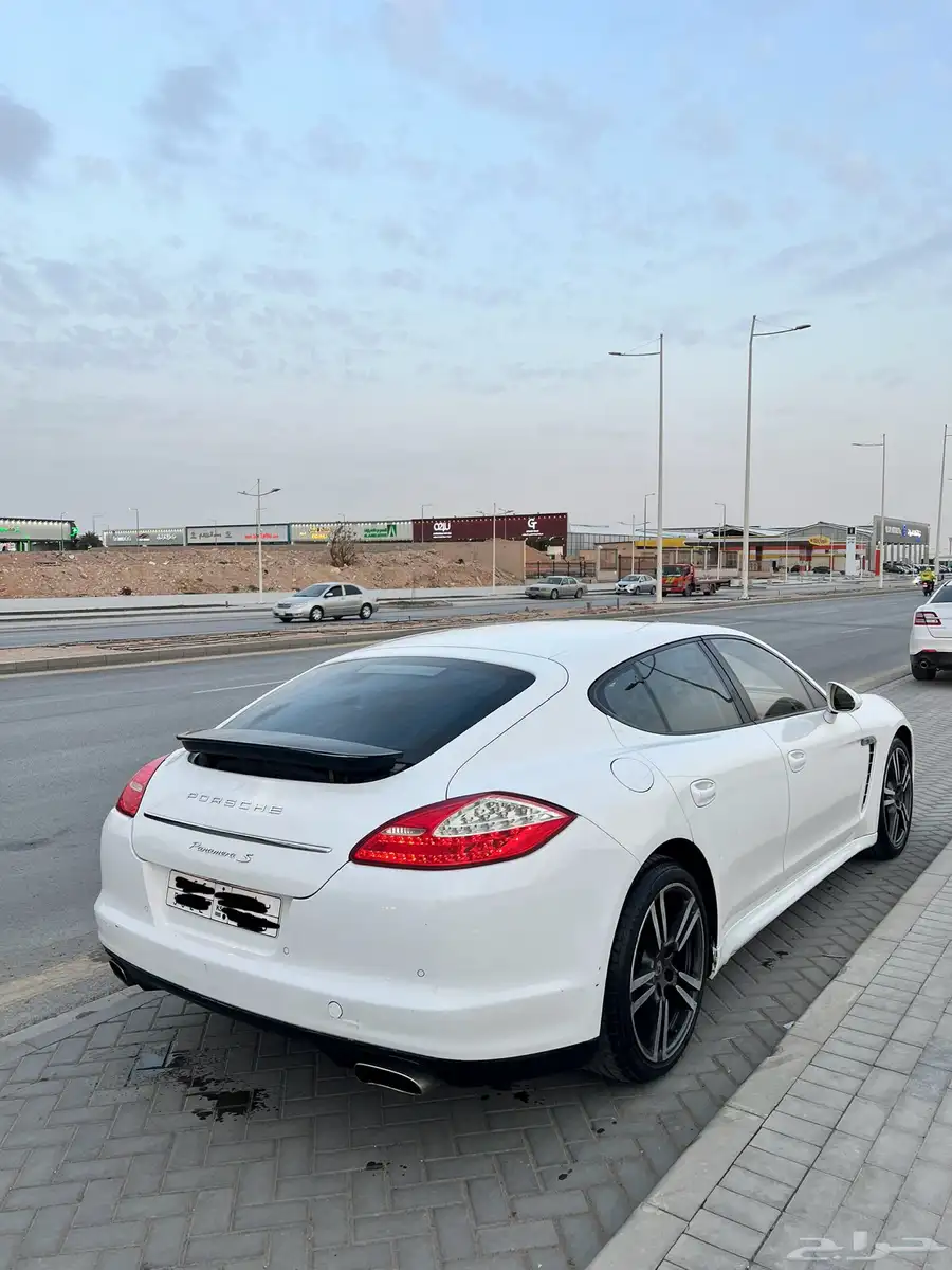 بورش باناميرا 2011 2