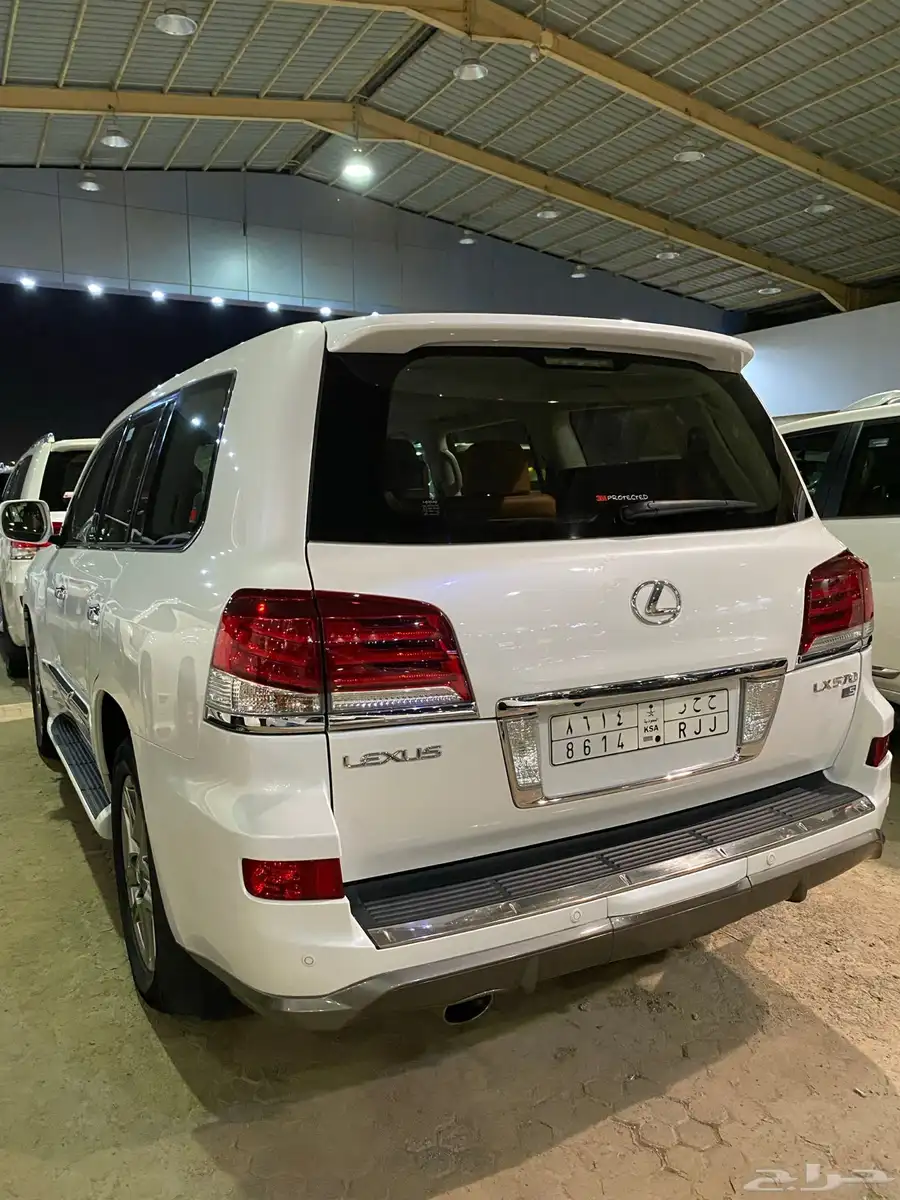 للبيع لكزس LX570DD فل كامل 2014 عبداللطيف عداد قليل 89 الف 9