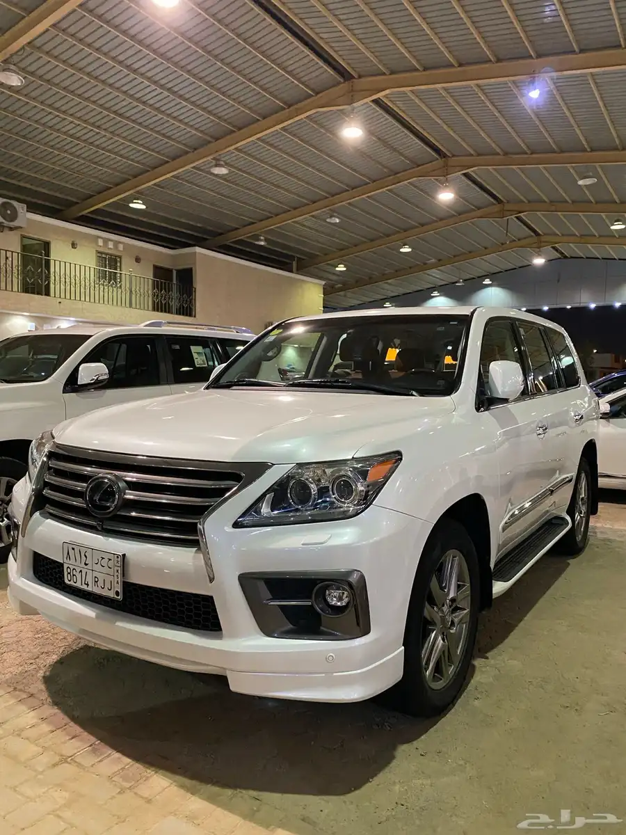 للبيع لكزس LX570DD فل كامل 2014 عبداللطيف عداد قليل 89 الف 0