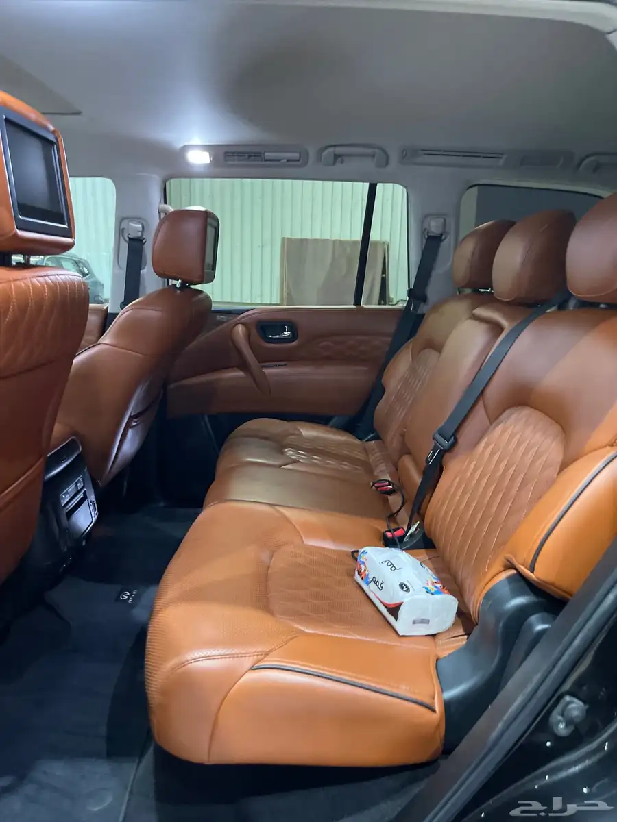 إنفينيتي QX80 2019 اسود داخل جملي 10