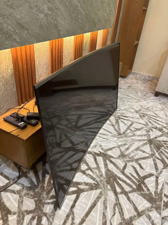 شاشه 65 مقوس على السوم 0