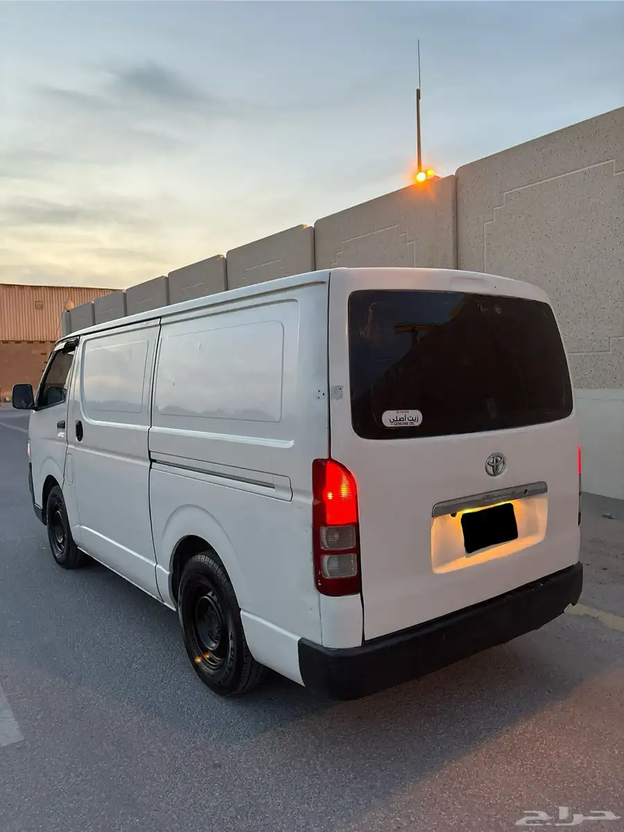 Toyota Hiace 4
