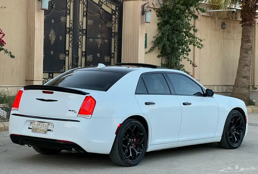 كرايزلر C300 2016 (بحالة ممتازة) 7