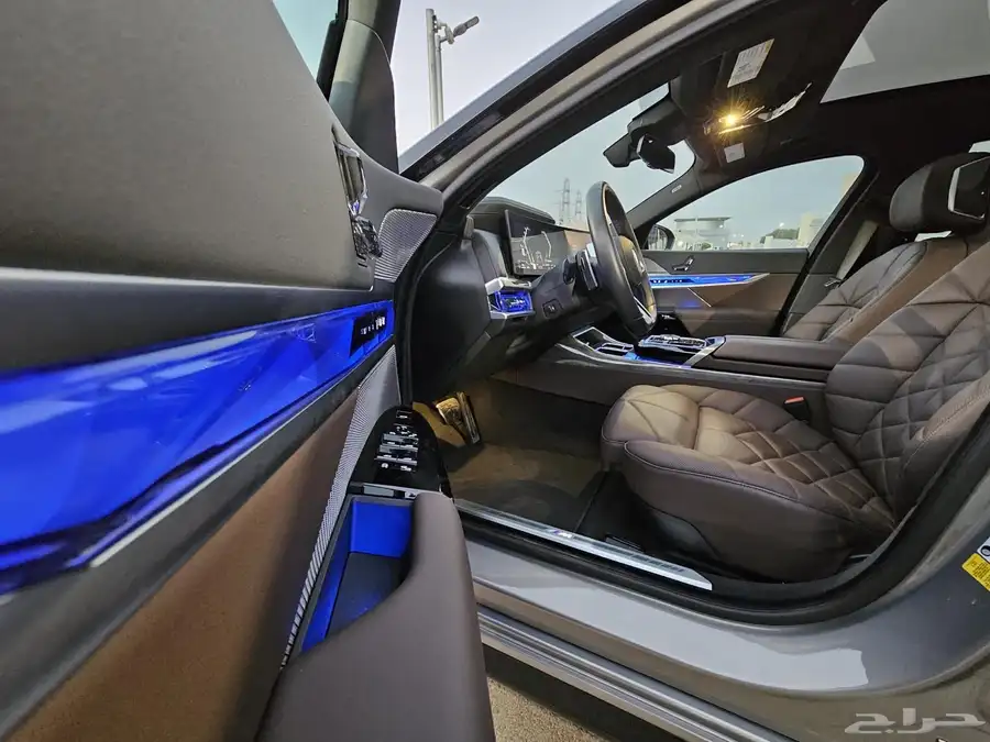 BMW 740i 2024 بحاله جديده 8