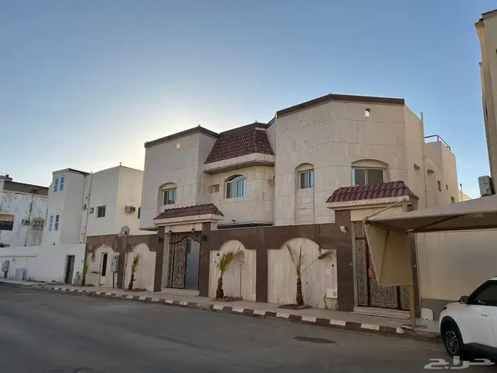 فيلا للبيع في حي الخالدية 1
