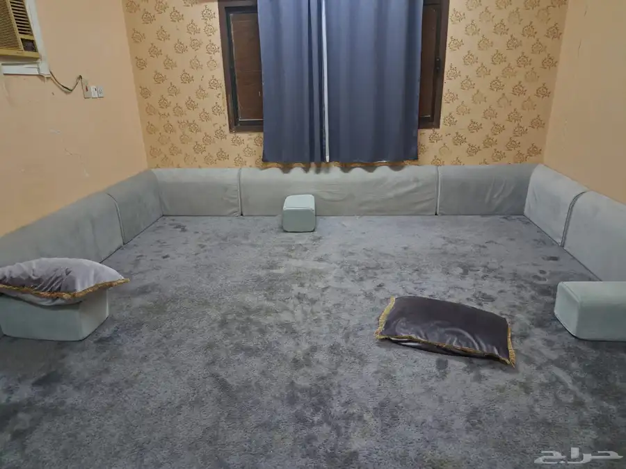 شاشه 50بوصه شبه جديده  مجلس مع ستاير  وسائد 0