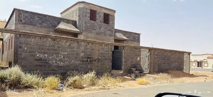 للبيع بيت عظم يتكون من شقتين حي الروضة 0