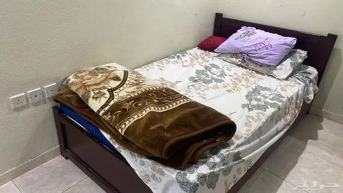 غرفة نوم للبيع وسريرين مع دولاب 4