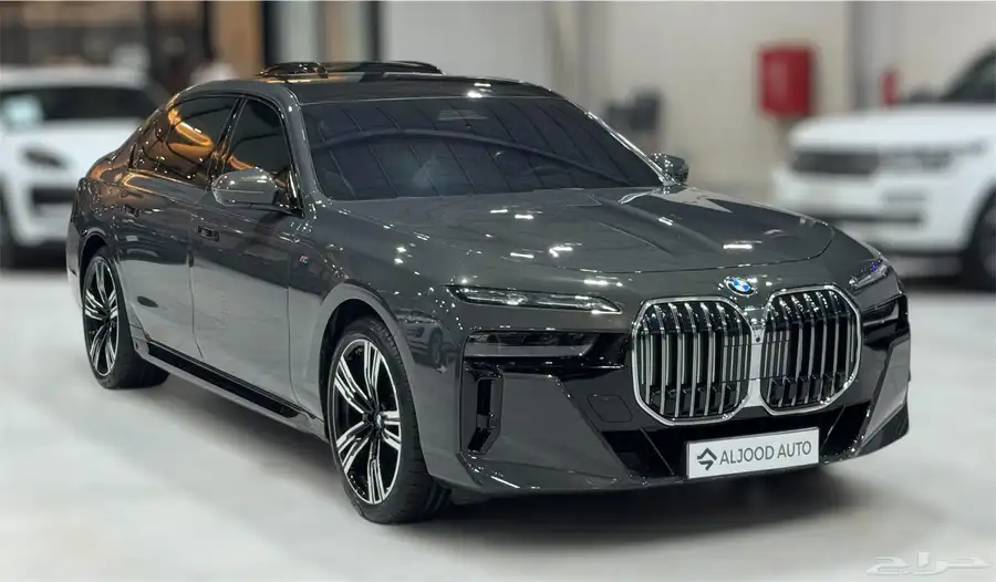 بي ام دبليو 740i موديل 2023 فل كامل مستعمل 2