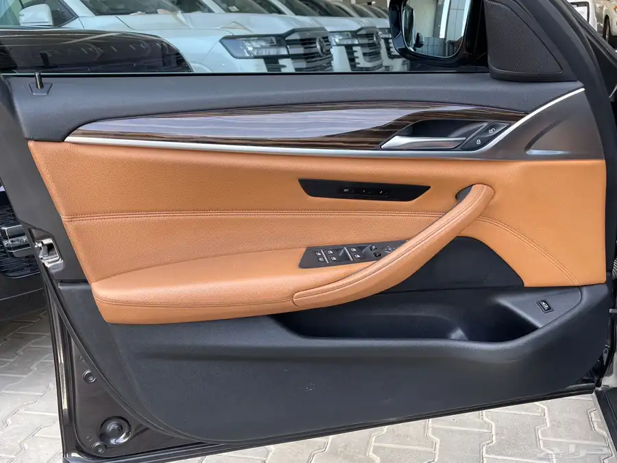 بي ام دبليو 2022 فئه 520i فل كامل سعودي 7
