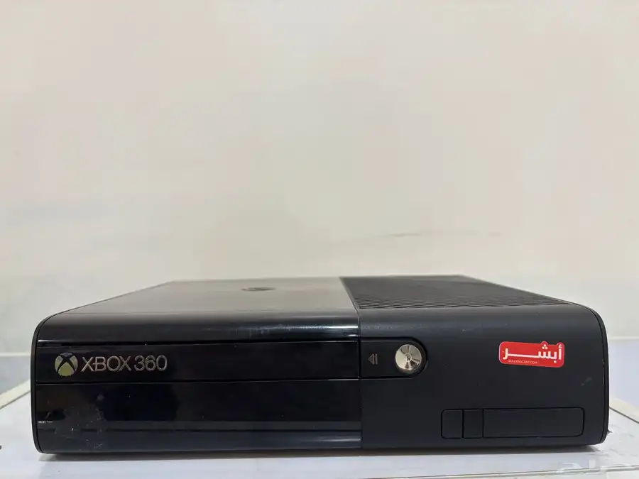 Xbox 360 E مع ملحقاته 4