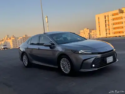 تويوتا كامري E PLUS هايبرد 2025 فتحة سقف 2