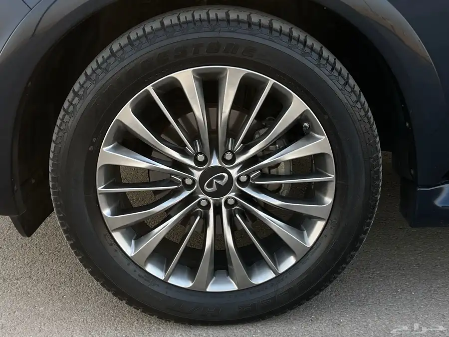 للبيع انفينتي QX80 موديل 2019 نظيف جدا 9