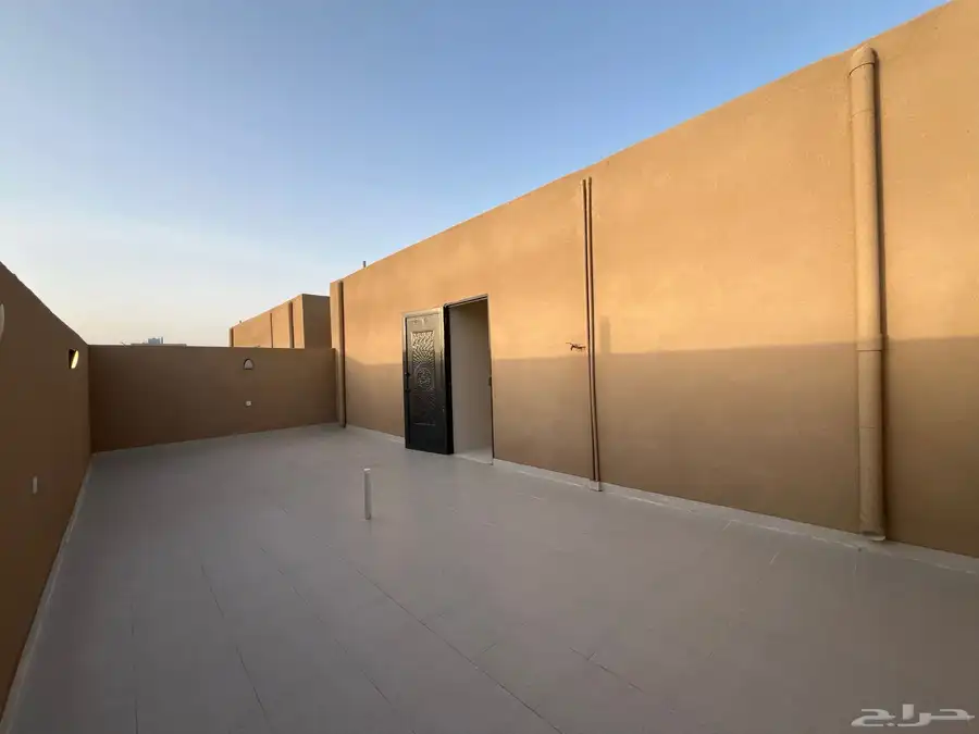 فيلا روف درج داخلي وخارجي مدخل للسياره vip ب700 ألف بالخميس 26