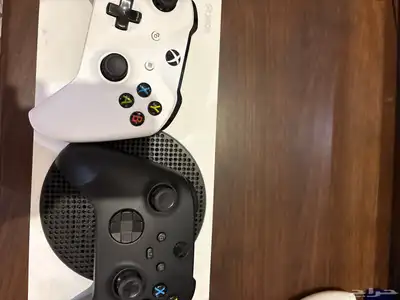 اكس بوكس s نظيف مع يدين 0