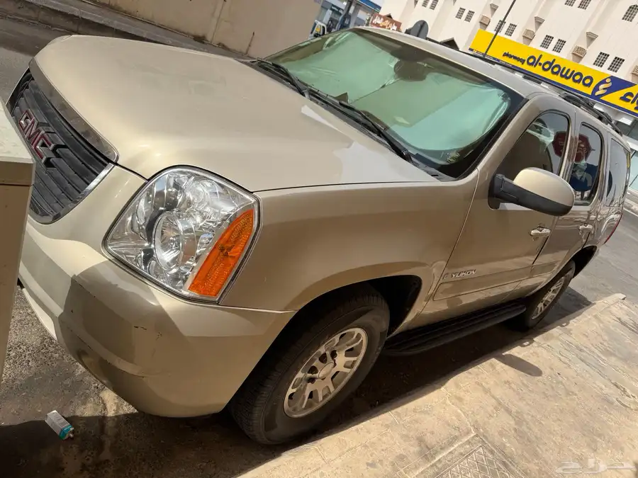 يوكن 2008 دبل لون ذهبي ممشى 52 الف 2