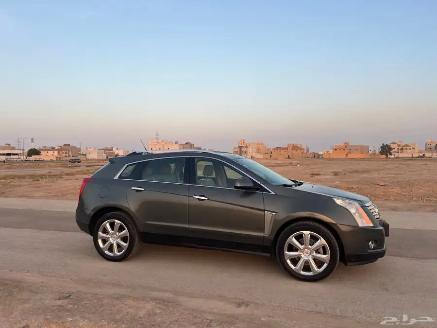 كاديلاك SRX 2013 1