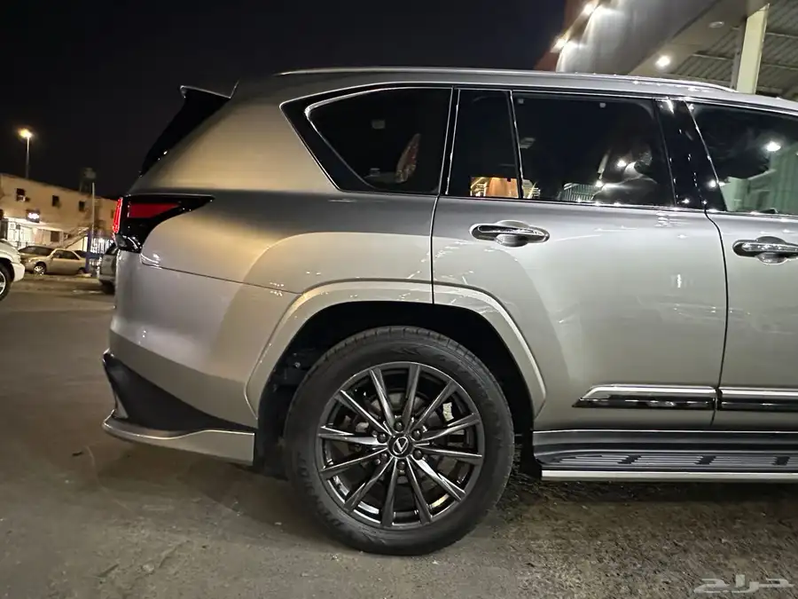 جيب لكزس LX 600 أف سبورت سعودي شبه أصفاار 3