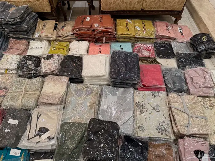للبيع عاجل ملابس نسائية بالجملة موديلات مختلفة 0