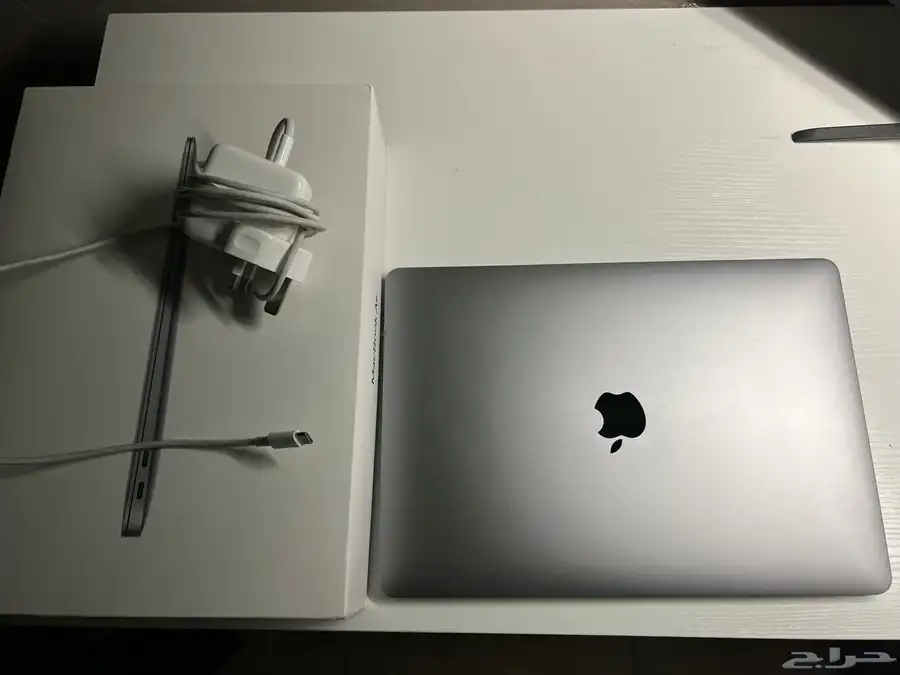 ماك بوك Air M1 نظيف جد ا مع كامل أغراضه   سعر طيب 0