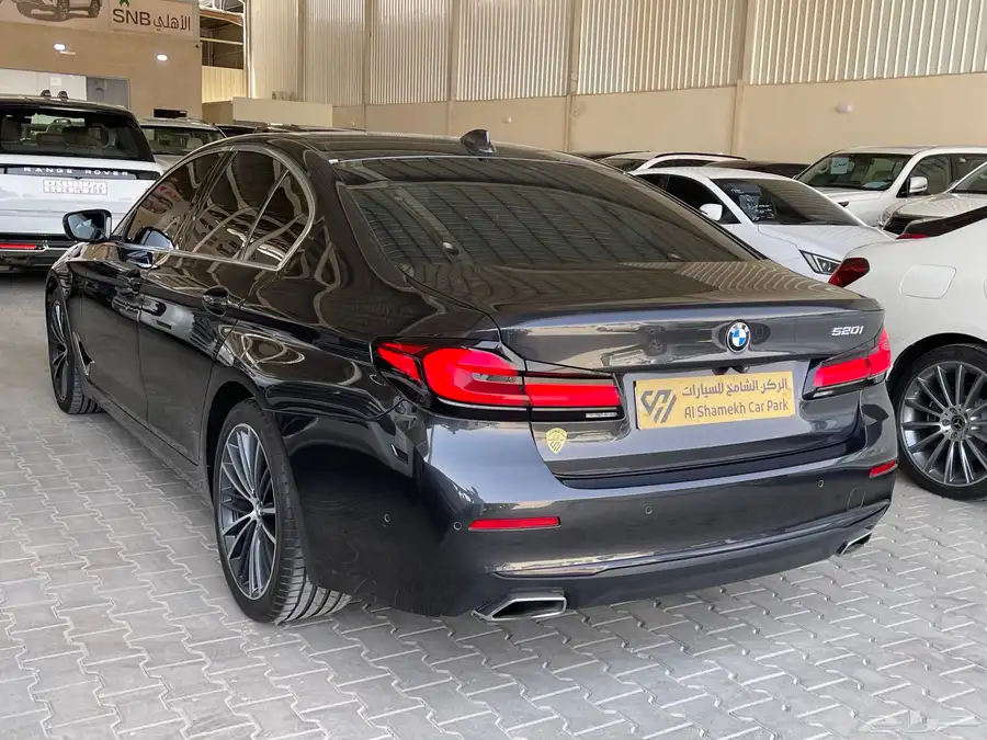 بي ام دبليو 2022 فئه 520i فل كامل سعودي 11