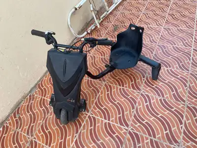 سكوتر للبيع معه شاحنه 0